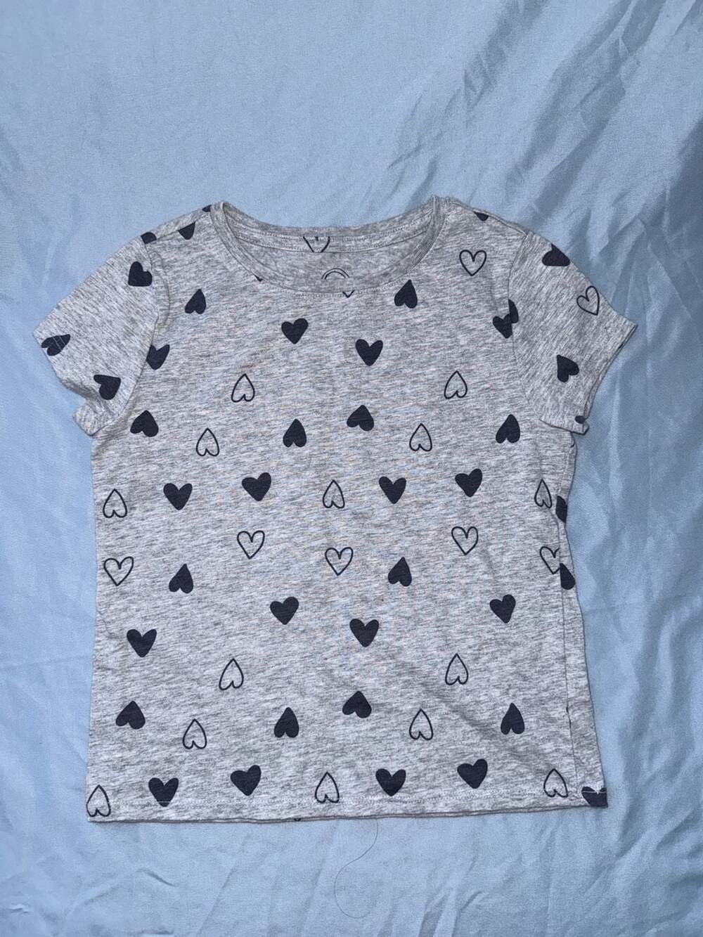 Wonder Nation Girls Gray Short Sleeve T-Shirt with Black Heart Print